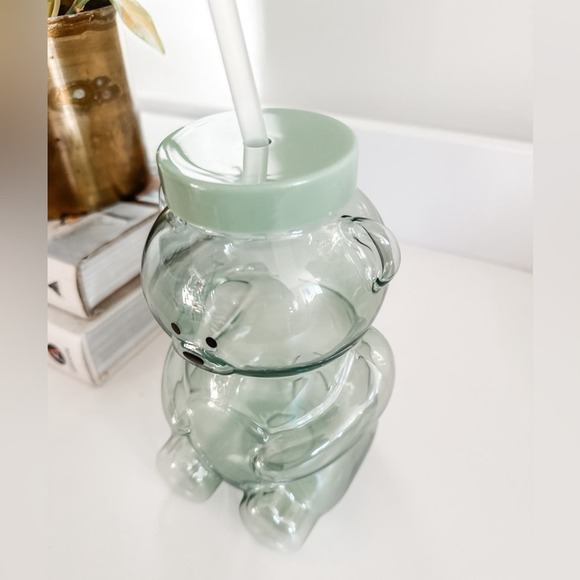 Target‎ Bullseye Green Plastic Bear Strawcup - Picture 2 of 2